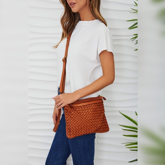 (137-COG) INTRECCIATO (BRAIDED) SHOULDER/CROSSBODY BAG - Picture 2 of 2